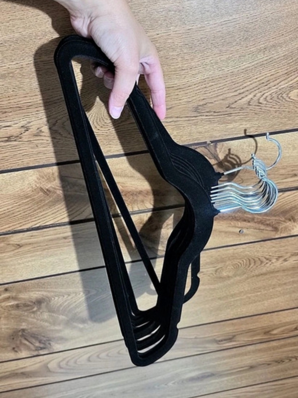 Velvet Hangers Black